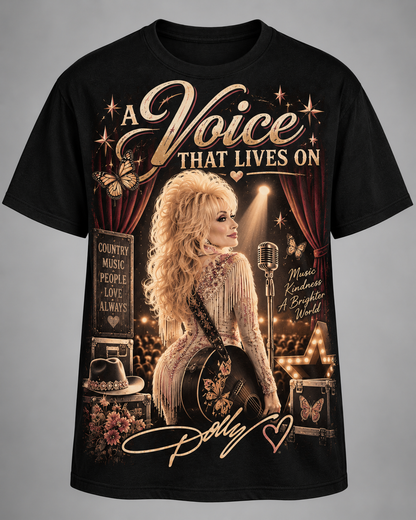 A Voice That Lives On Dolly Tribute T-Shirt – Country Music Legacy Memorial Graphic Tee💗🦋🎸
